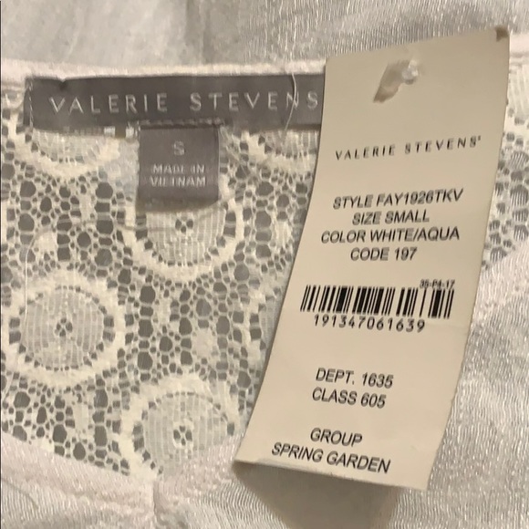 Valerie Stevens Embroider Floral Shirt - Picture 6 of 8